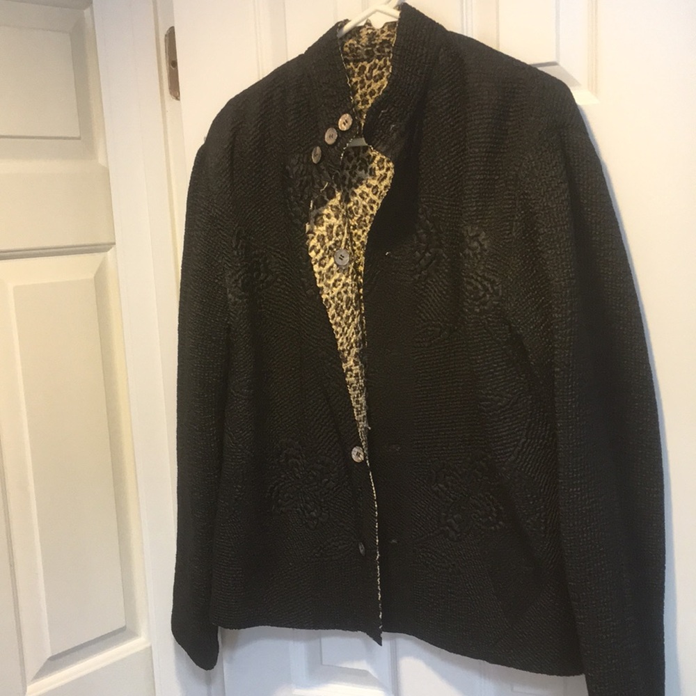 Lightweight reversible jacket